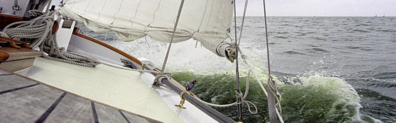 segelboot mit welle